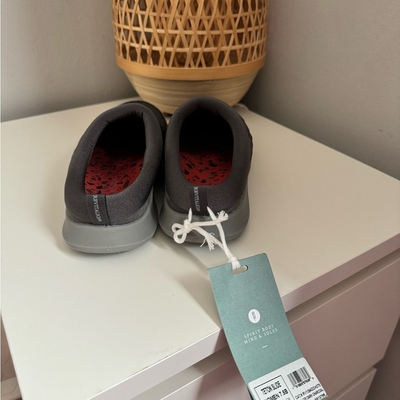 NEW Revitalign Orthotic Quilted Nylon Mules - Tasman, Size 7-7.5 - Picture 6 of 6